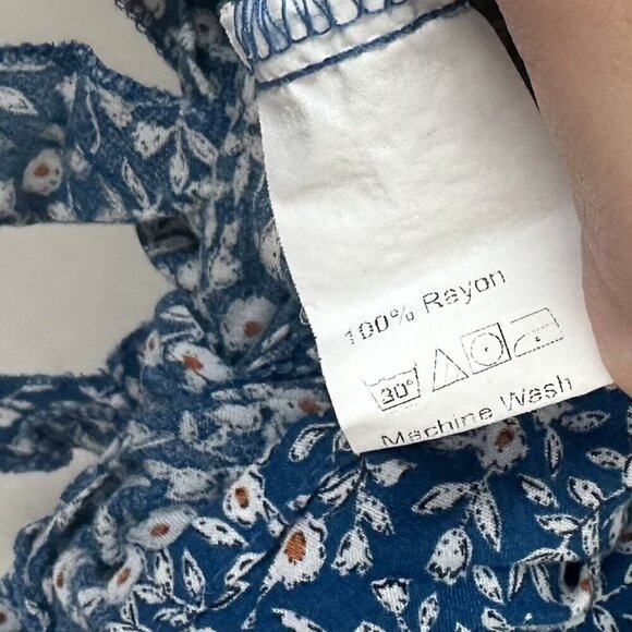 Tie Front Ditsy Floral Top - Size: Small - Picture 4 of 5